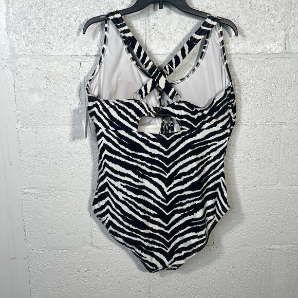 California Waves Juniors' Plus Size Printed Knot-Front 1 Piece Swimsuit, 2X - Picture 3 of 12